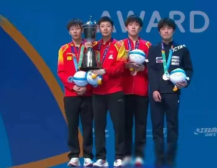 关于罗马迎德甲关键赛，今夜篮板制胜，质疑声仍在，轮换策略成焦点的信息