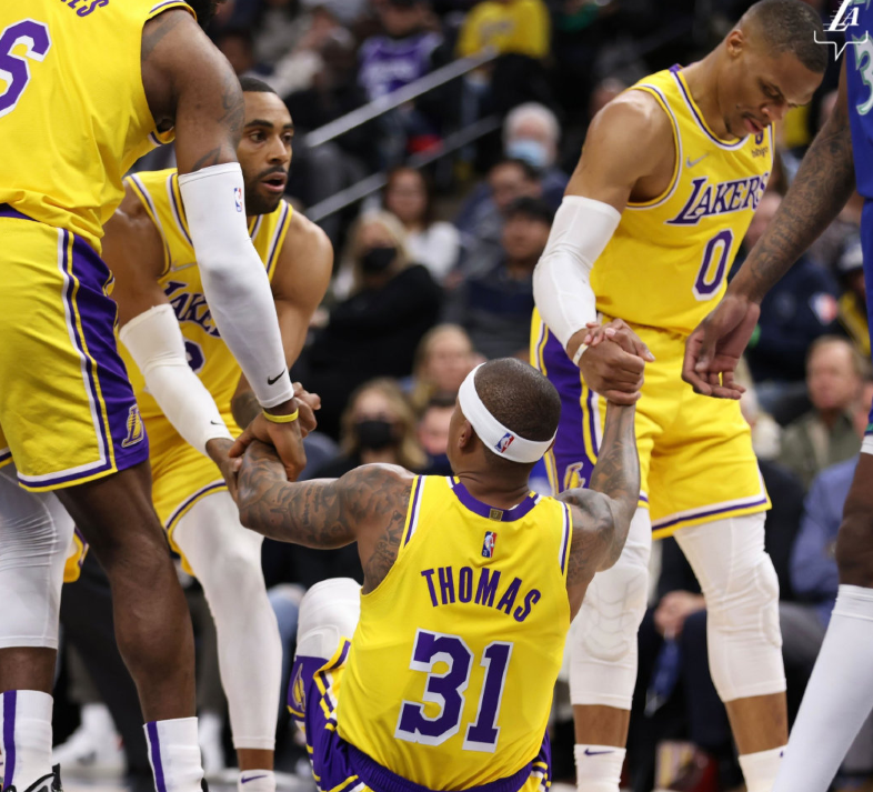 赛地聚焦：法国杯今晚热度飙升；纽约尼克斯伤情更新；目标明确；赛程密集仍需轮换的简单介绍